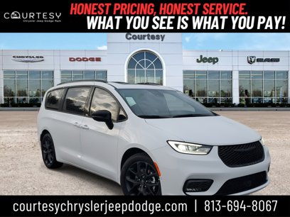 New 2025 Chrysler Pacifica Limited