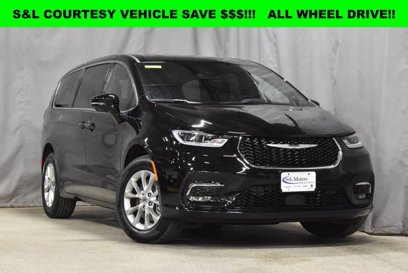 New 2025 Chrysler Pacifica Select