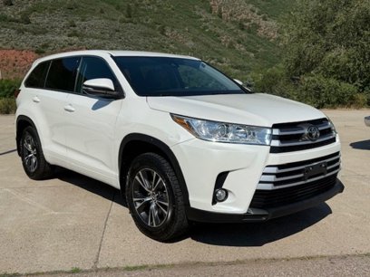 Used 2018 Toyota Highlander Plus w/ Carpet Mat Package (TMS)
