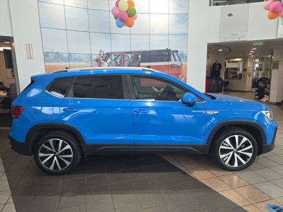Certified 2024 Volkswagen Taos SE w/ Panoramic Sunroof Package