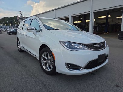 Used 2019 Chrysler Pacifica Limited w/ Advanced Safetytec Group