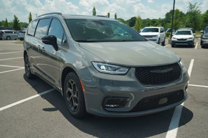 New 2025 Chrysler Pacifica Premium