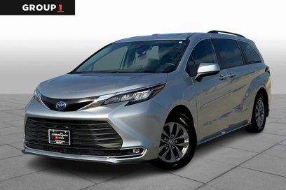 Certified 2022 Toyota Sienna XLE