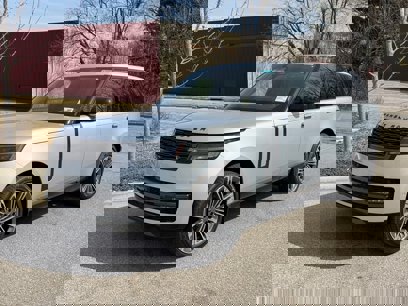 New 2025 Land Rover Range Rover SE