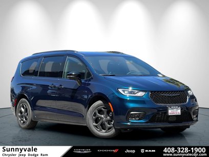 New 2025 Chrysler Pacifica Premium