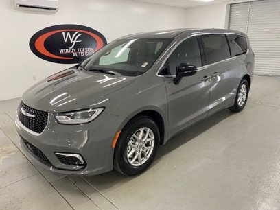 New 2025 Chrysler Pacifica Select