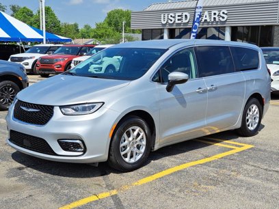 Used 2023 Chrysler Pacifica Touring-L