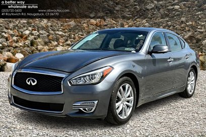 Used 2017 INFINITI Q70 3.7 w/ Technology Package
