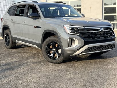 New 2025 Volkswagen Atlas Peak Edition SE