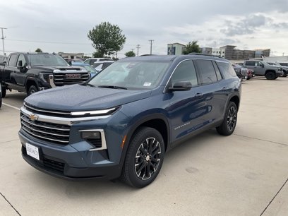 New 2025 Chevrolet Traverse LT w/ Sun and Wheel Package