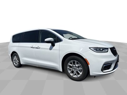 Used 2023 Chrysler Pacifica Touring-L
