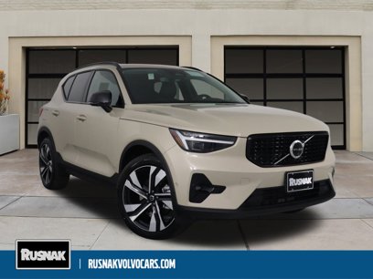 New 2025 Volvo XC40 B5 Plus w/ Climate Package