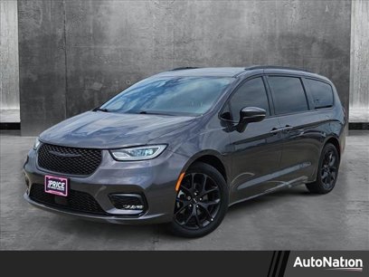 Used 2023 Chrysler Pacifica Touring-L w/ S Appearance Package