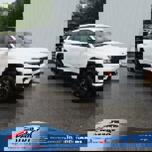 New 2025 Jeep Grand Cherokee Altitude