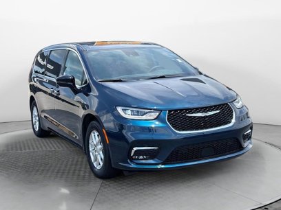 New 2025 Chrysler Pacifica Select