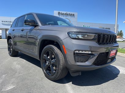 New 2025 Jeep Grand Cherokee Limited w/ Black Appearance Package