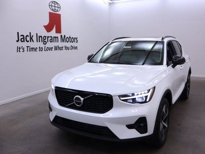 New 2025 Volvo XC40 B5 Plus w/ Protection Package Premier