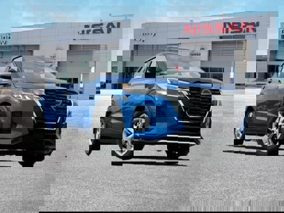 New 2025 Nissan Kicks Play S