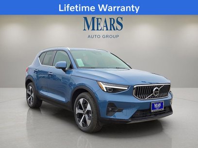 New 2025 Volvo XC40 B5 Plus w/ Protection Package Premier