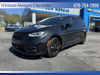 Used 2022 Chrysler Pacifica Touring-L w/ Uconnect Theater Family Group
