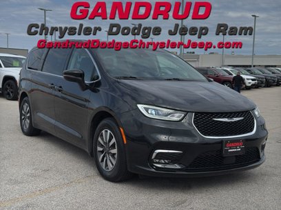 Used 2023 Chrysler Pacifica Touring-L