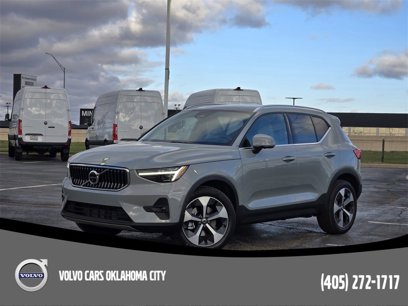 New 2025 Volvo XC40 B5 Plus w/ Protection Package Premier