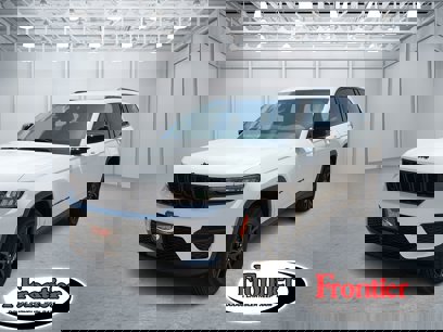 New 2025 Jeep Grand Cherokee Altitude