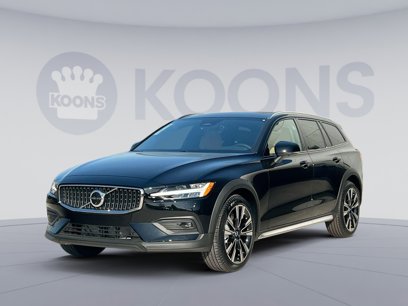 New 2025 Volvo V60 B5 Cross Country Ultra w/ Protection Package Premier