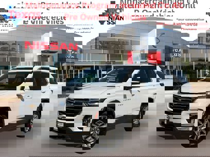 Used 2023 Chevrolet Traverse LT