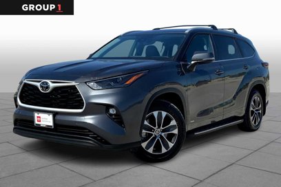 Used 2025 Toyota Highlander XLE