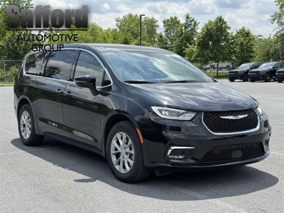 New 2025 Chrysler Pacifica Select