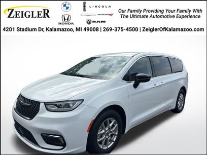 Used 2024 Chrysler Pacifica Touring-L