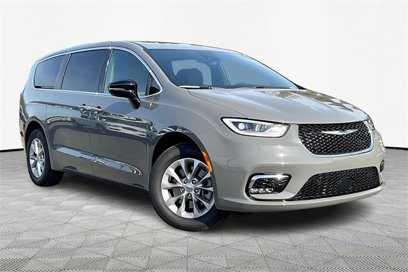 New 2025 Chrysler Pacifica Select