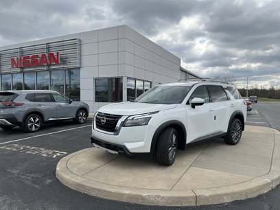 New 2025 Nissan Pathfinder SL w/ SL Premium Package