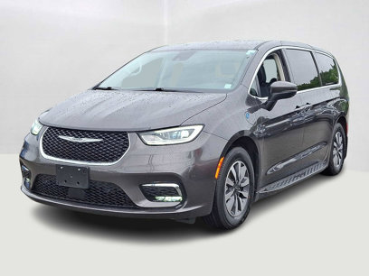 Used 2023 Chrysler Pacifica Touring-L