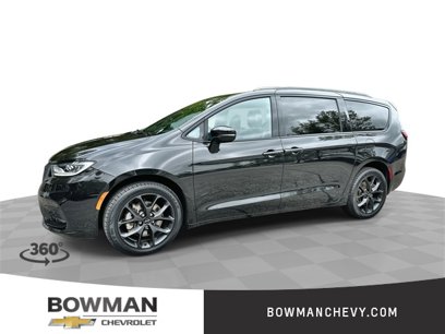 Used 2021 Chrysler Pacifica Limited w/ Uconnect Theater Family Group