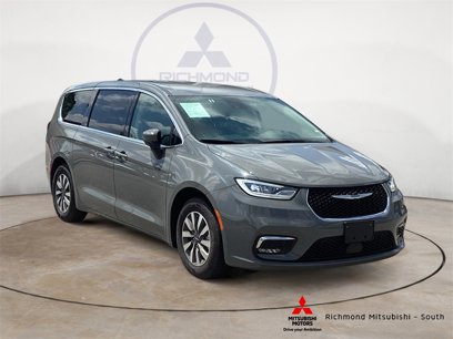 Used 2023 Chrysler Pacifica Touring-L