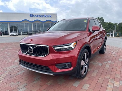 Used 2021 Volvo XC40 T5 Momentum w/ Protection Package