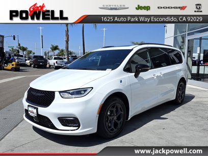 New 2025 Chrysler Pacifica Premium