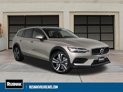 New 2026 Volvo V60 B5 Cross Country Plus w/ Climate Package