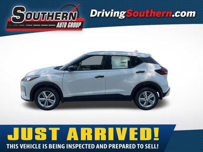 New 2025 Nissan Kicks Play S