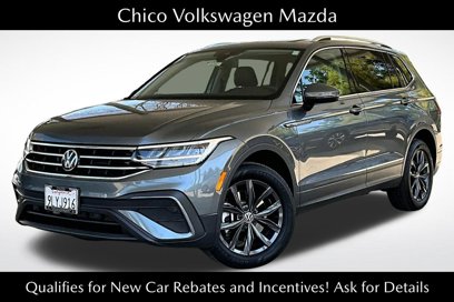 Used 2024 Volkswagen Tiguan SE w/ Panoramic Sunroof Package