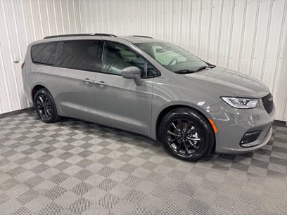 Used 2022 Chrysler Pacifica Touring-L w/ S Appearance Package