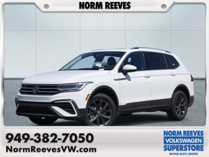 New 2024 Volkswagen Tiguan SE w/ Panoramic Sunroof Package