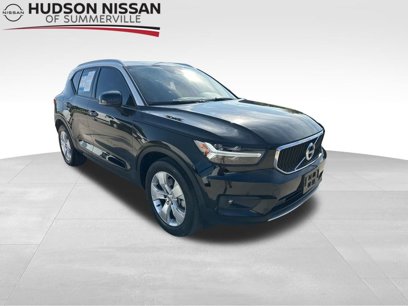 Used 2021 Volvo XC40 T5 Momentum w/ Premium Package