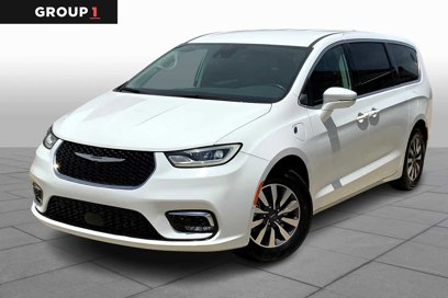 Used 2022 Chrysler Pacifica Touring-L w/ Uconnect Theater Family Group