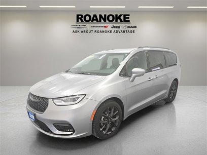 Used 2021 Chrysler Pacifica Touring-L w/ Uconnect Theater Family Group