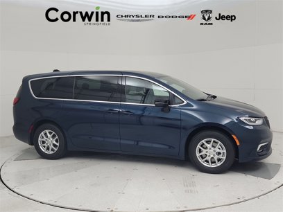 New 2025 Chrysler Pacifica Select