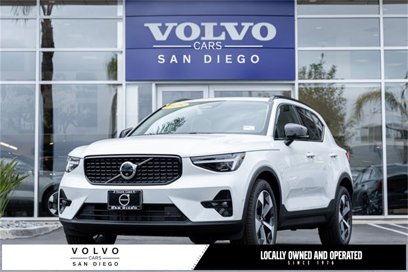 New 2025 Volvo XC40 B5 Plus w/ Protection Package Premier
