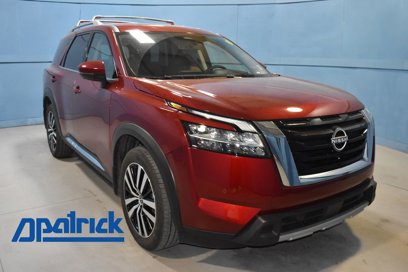 Used 2024 Nissan Pathfinder Platinum w/ Cargo Package